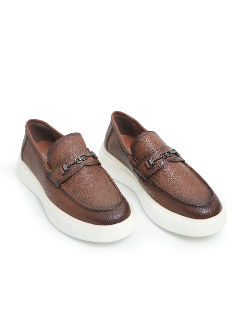 mocassin